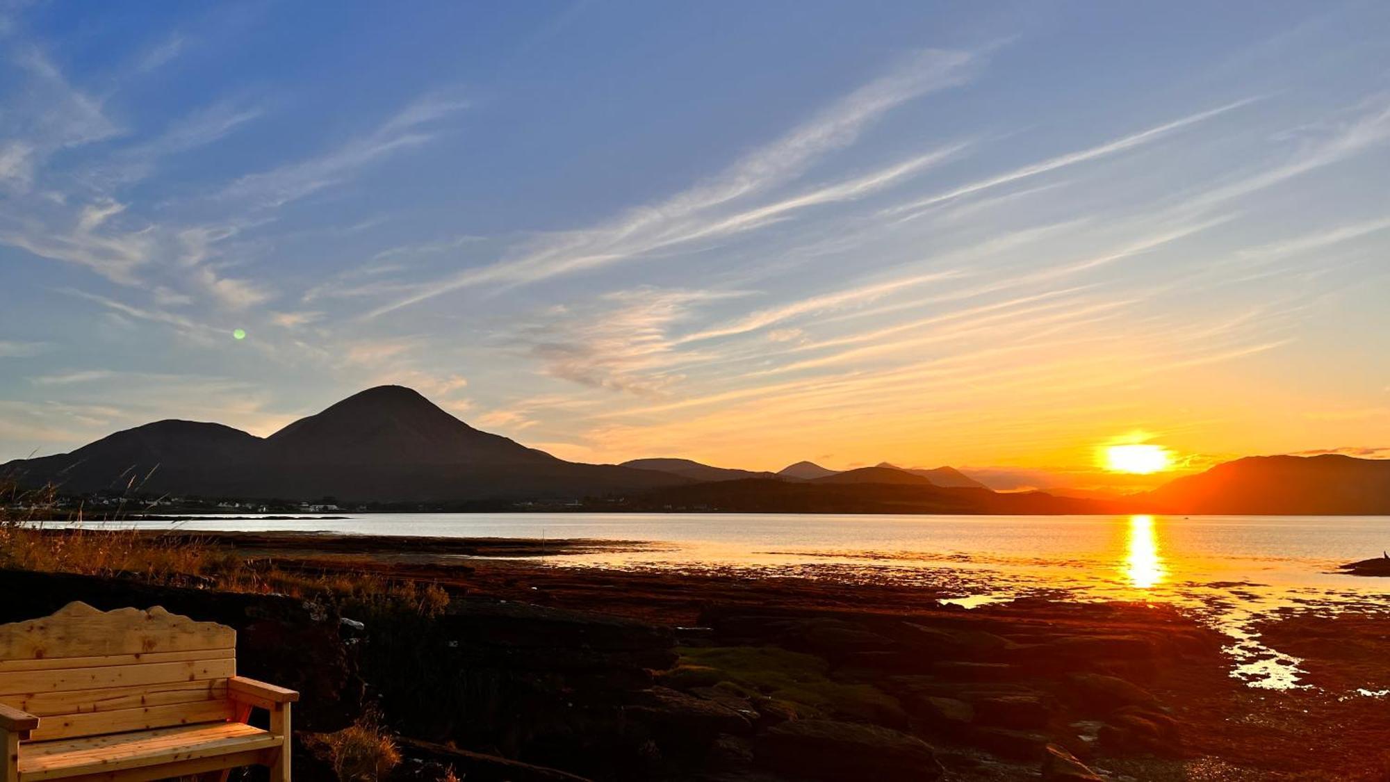 Carnmhor, Isle Of Skye - Stunning 242 Year Old Cottage On Its Own Sea Shore! Breakish Exteriér fotografie